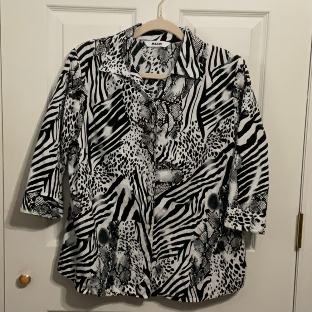 Alia top. 3/4 sleeve. Button down. Animal print. Black & white. Size 12